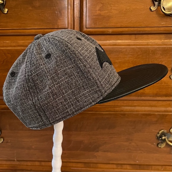 Batman DC Comics Original SnapBack Cap - Picture 4 of 13